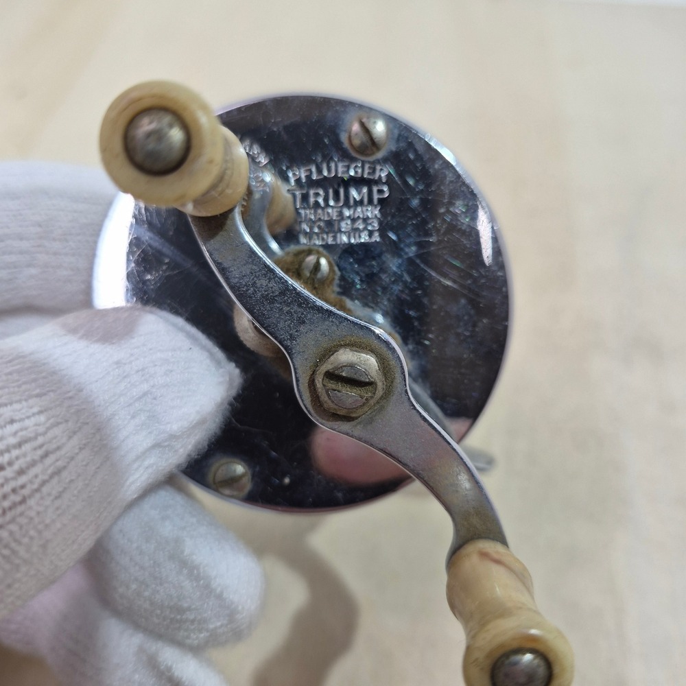 Vintage Pflueger Trump No 1943 Baitcasting Fishing Reel Chrome Level Wind USA